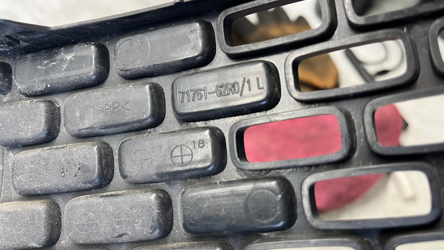 Suzuki Ignis 18 лява решетка за халоген