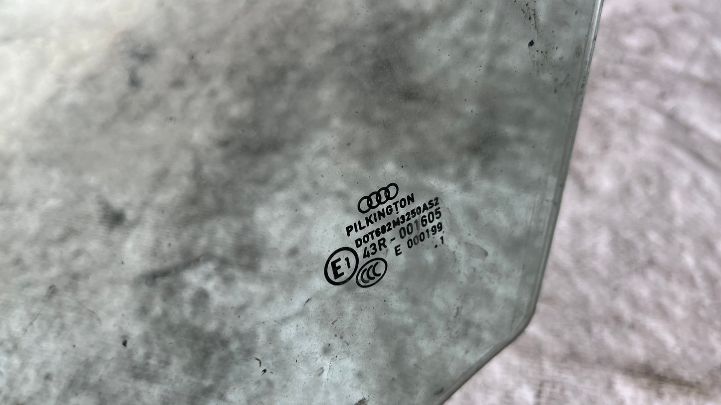 Audi A4 B8 предно ляво стъкло