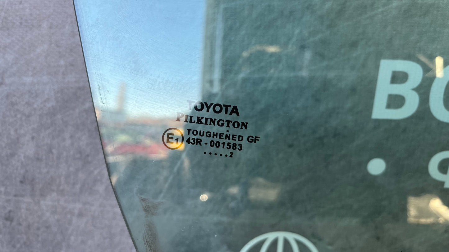 Предно дясно стъкло Toyota Yaris 2011-2018