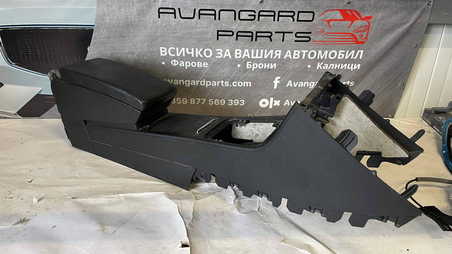 Средна конзола с подлакътник Volkswagen Passat B6 2005-2010