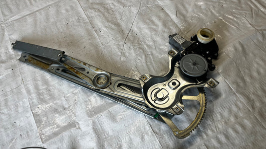 Toyota Yaris 2006- преден ляв стъклоповдигач