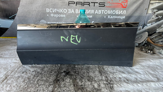 Volkswagen Tiguan декоративна лайстна на задна лява врата
