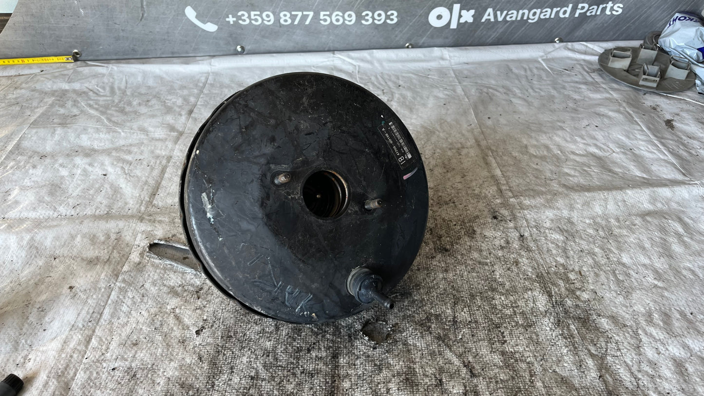 Toyota Yaris 2 серво
