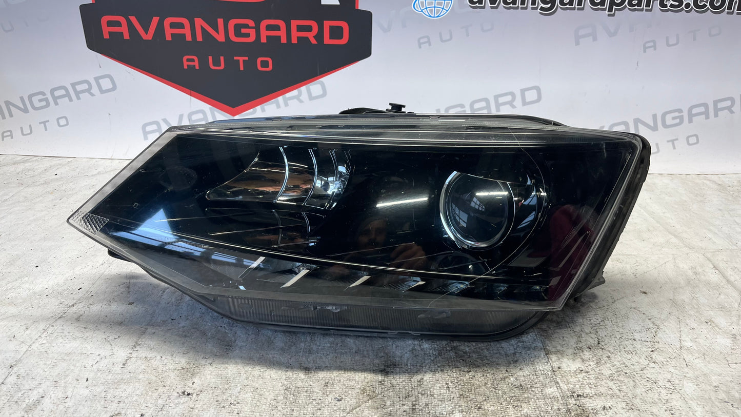 Skoda Fabia 3 15- ляв фар