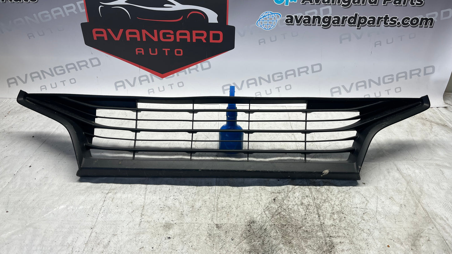 Toyota Yaris 15- предна решетка