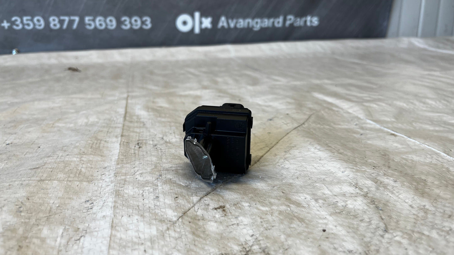 BMW 5 G60 светлина на предна седалка