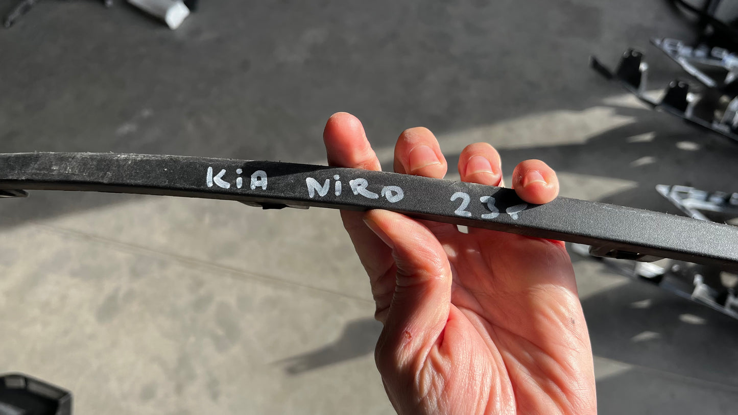 Kia Niro 23- лайстна от преден лип