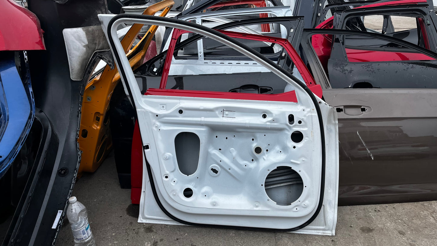 Audi A4 B9 предна лява врата