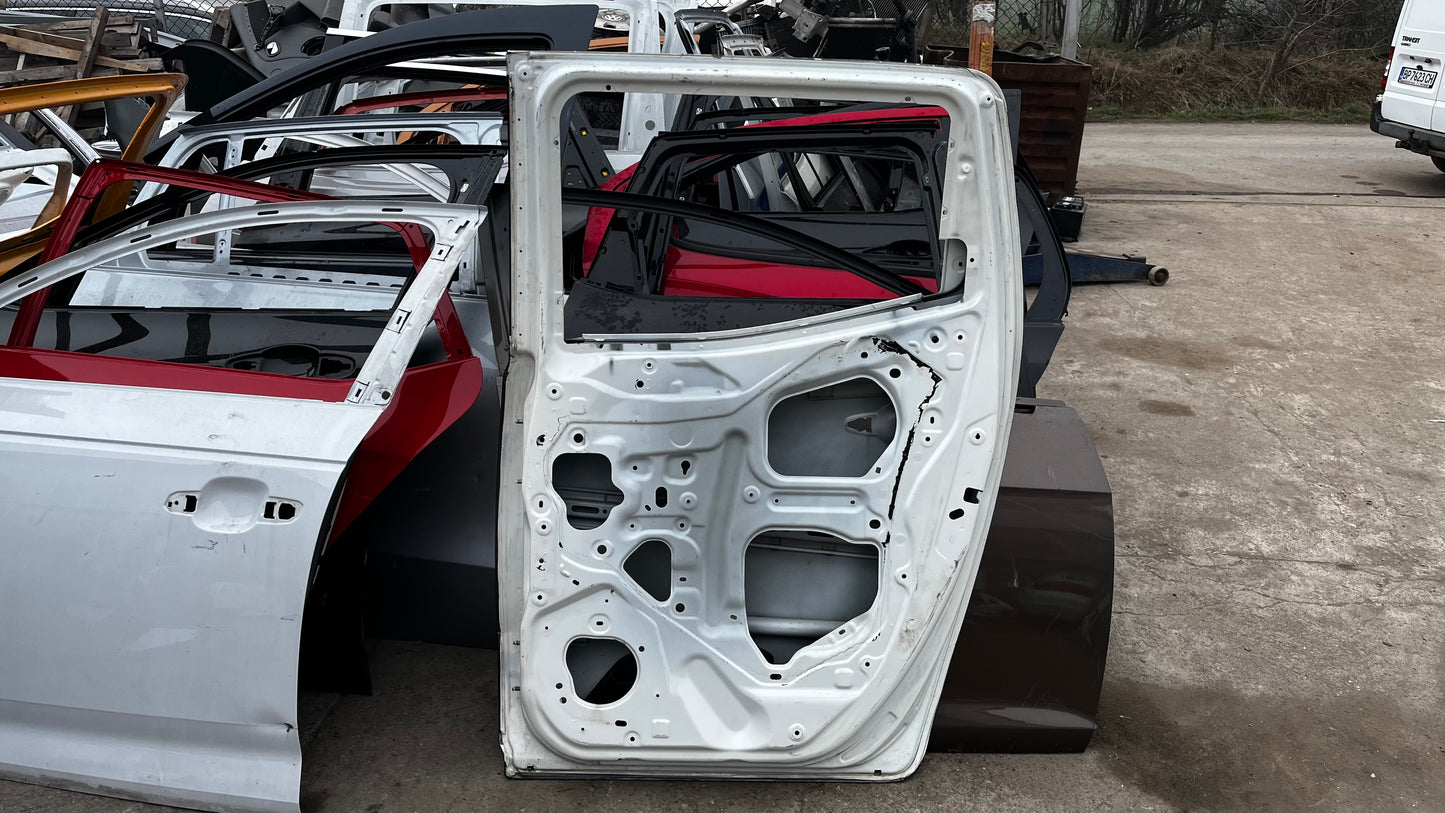 Nissan Navara 15- задна дясна врата