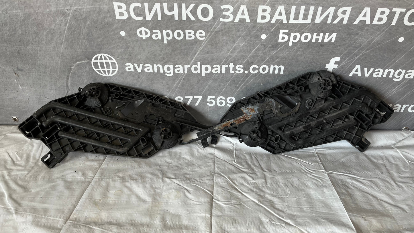 Лява и дясна основа за фар Skoda Octavia 2 (2004-2013)