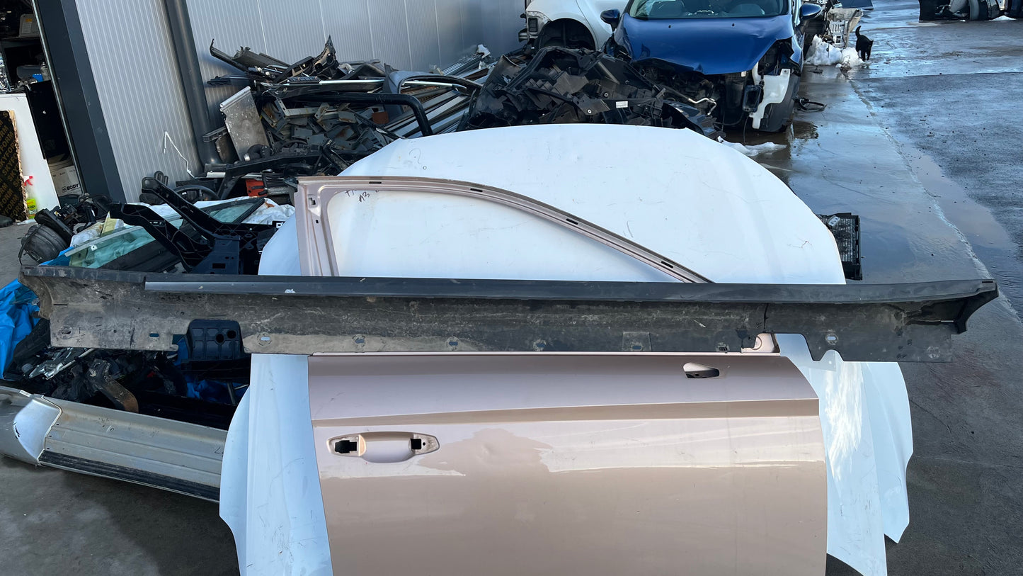 BMW X1 E84 десен праг