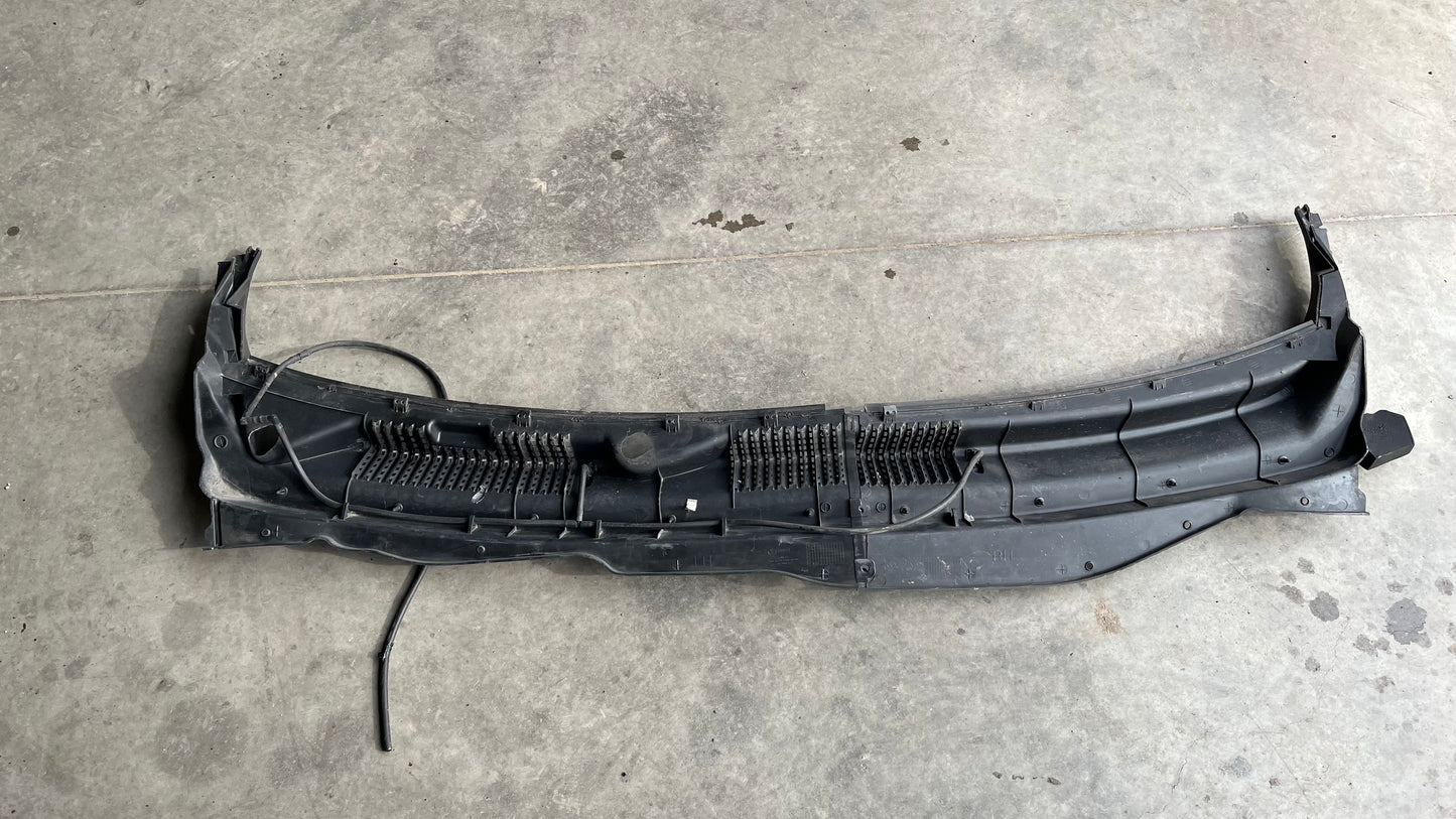 Chevrolet Captiva 06- решетка под чистачки