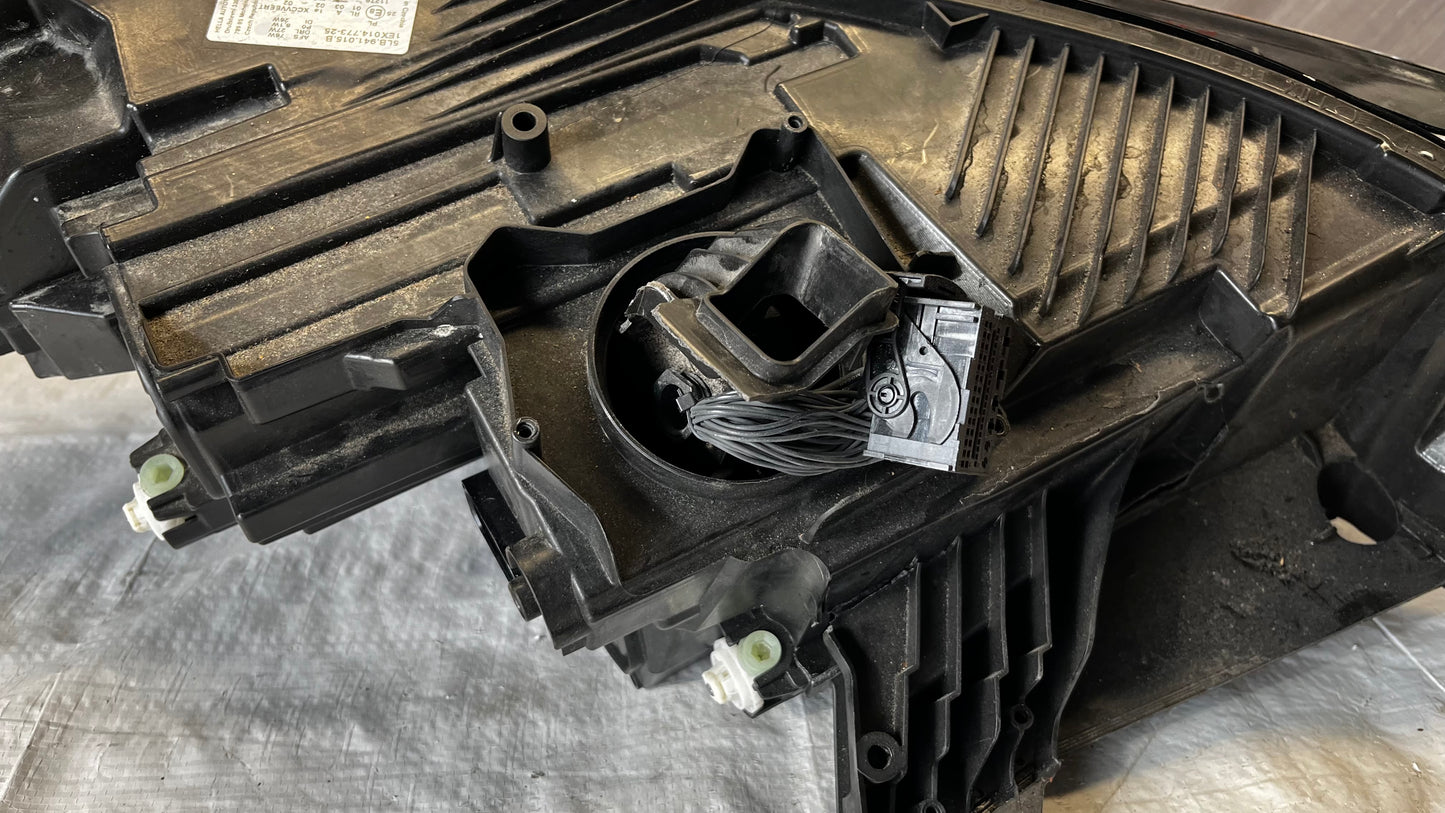 Skoda Enyaq 4 ляв фар