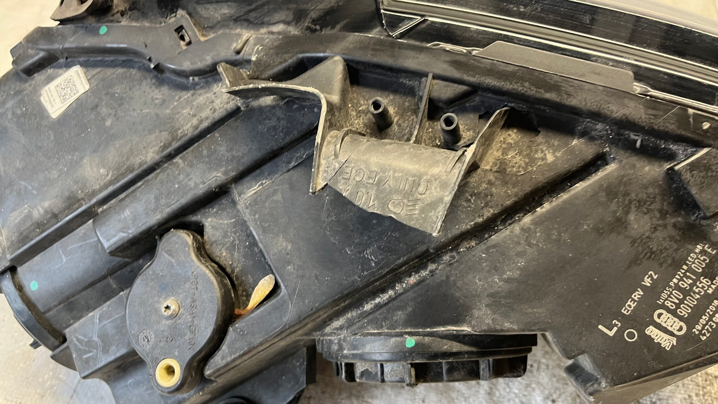 Audi A3 8V десен фар