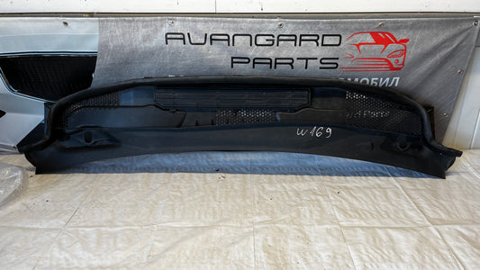 Mercedes A W169 лайстна под чистачки