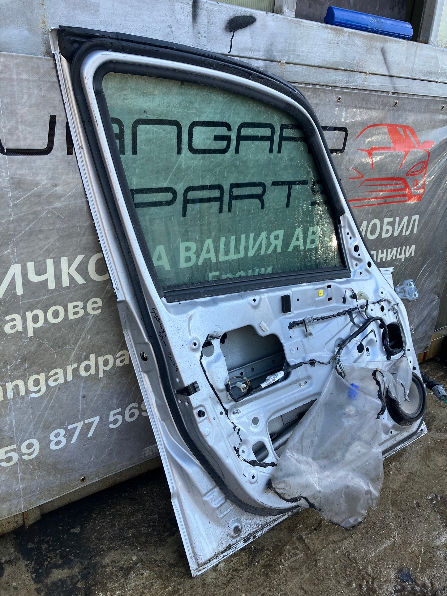 Предна лява врата за Suzuki sx4 2007г.