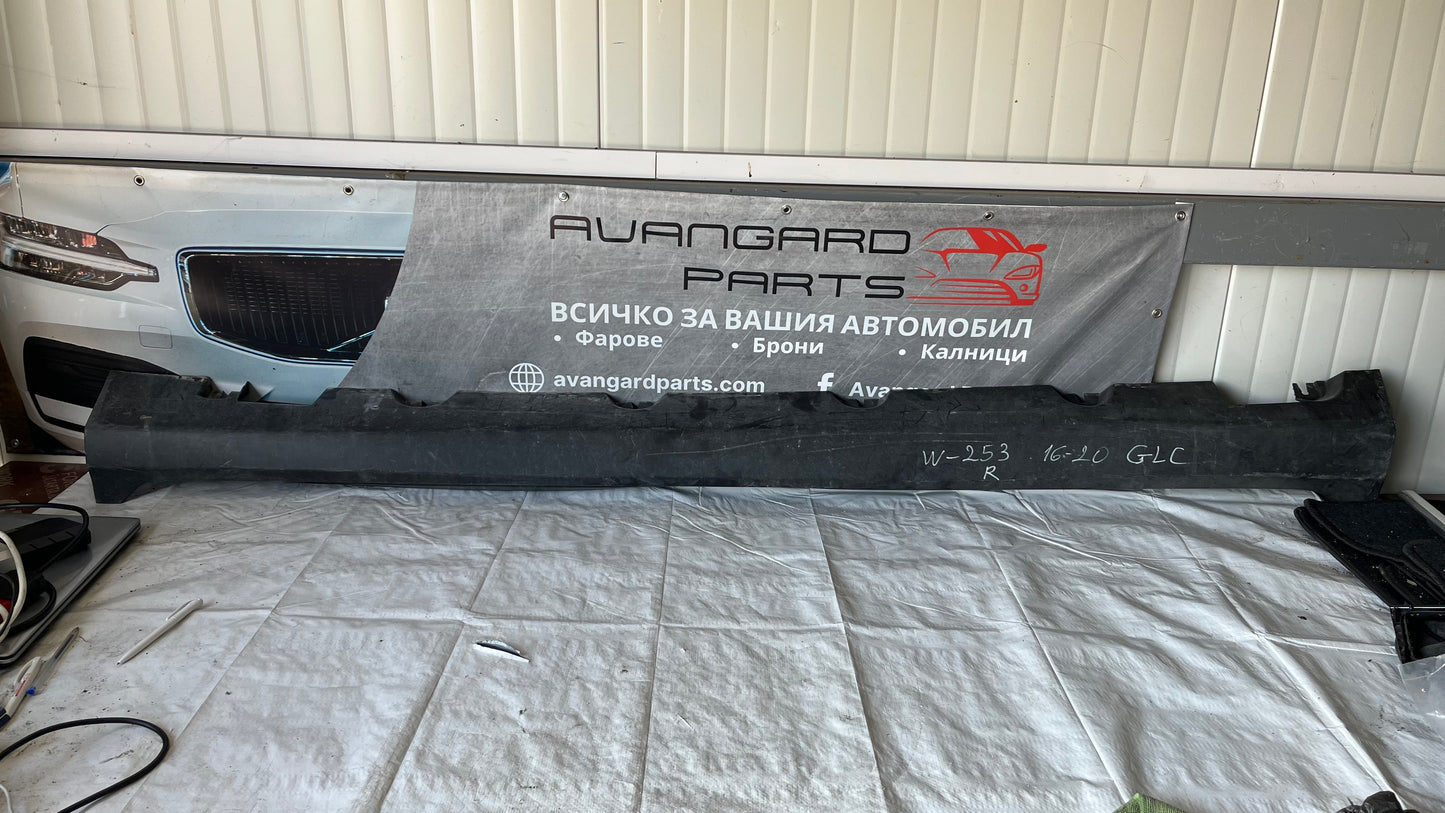 Десен праг Mercedes GLC 253