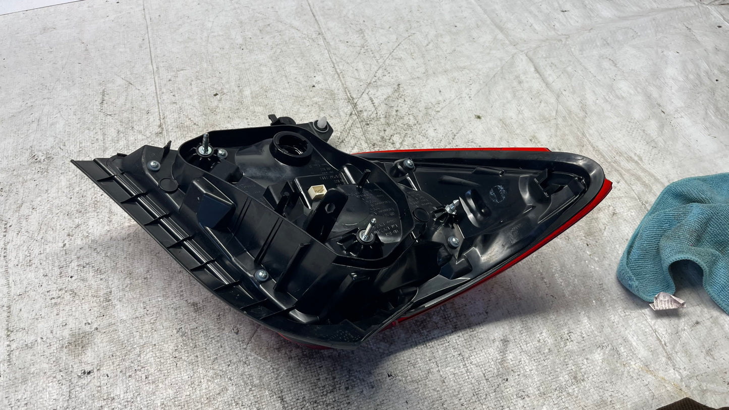 Toyota Yaris 14- десен стоп