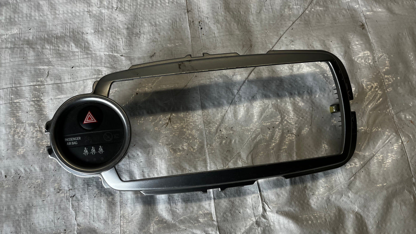 Toyota Yaris 3 рамка радио