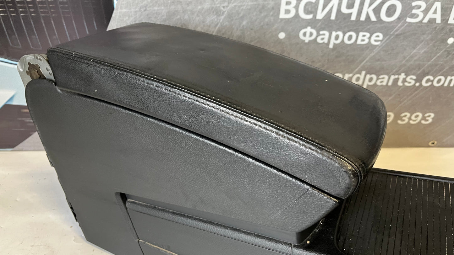 Средна конзола с подлакътник Volkswagen Passat B6 2005-2010