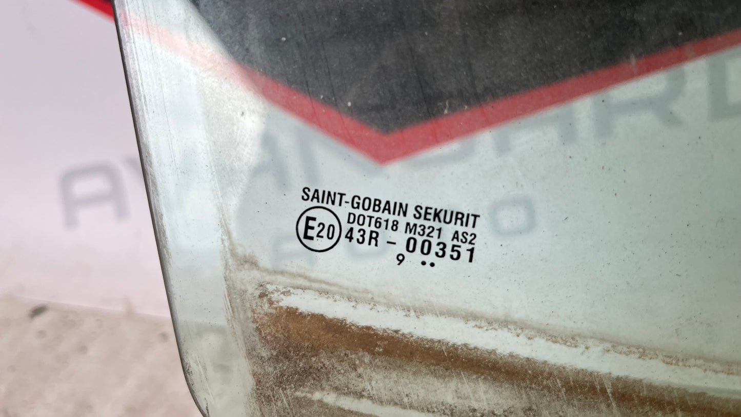Suzuki SX4 предно дясно стъкло