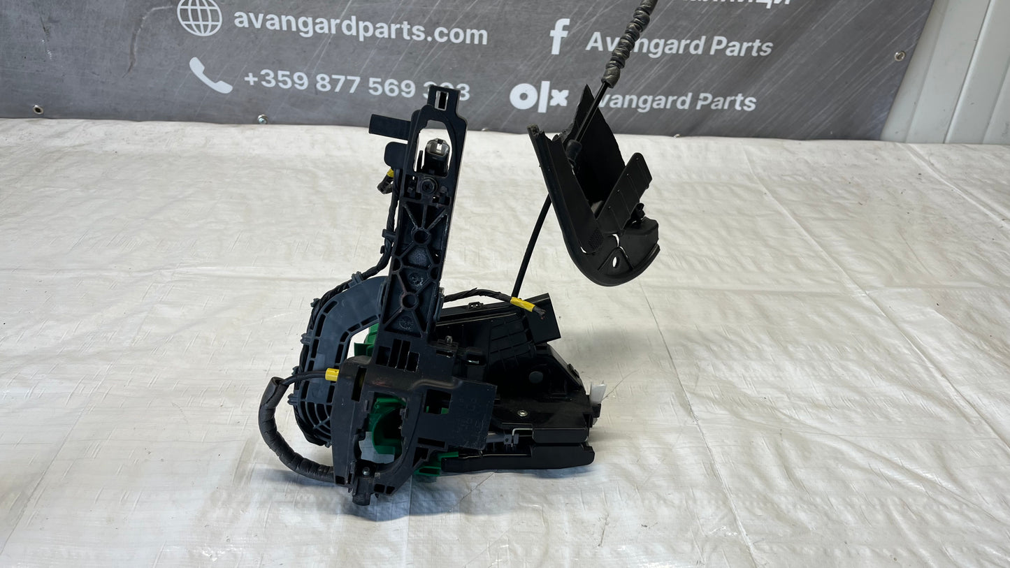 Hyundai i30 брава предна дясна