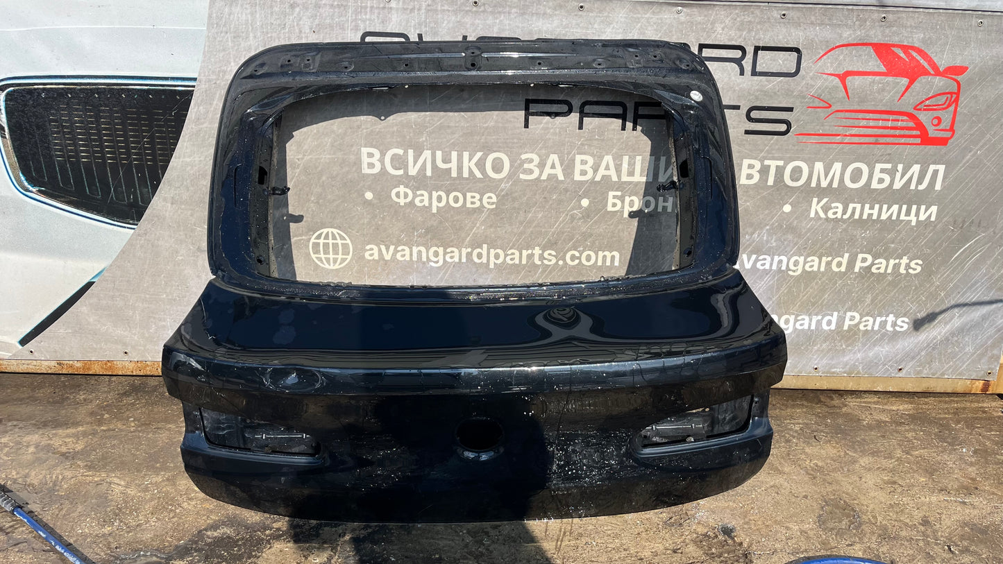 Багажна врата Volvo XC40 2018-2022