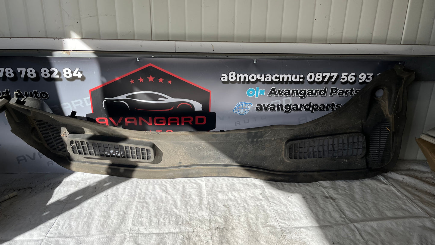 Ford Kuga 2 решетка под чистачки