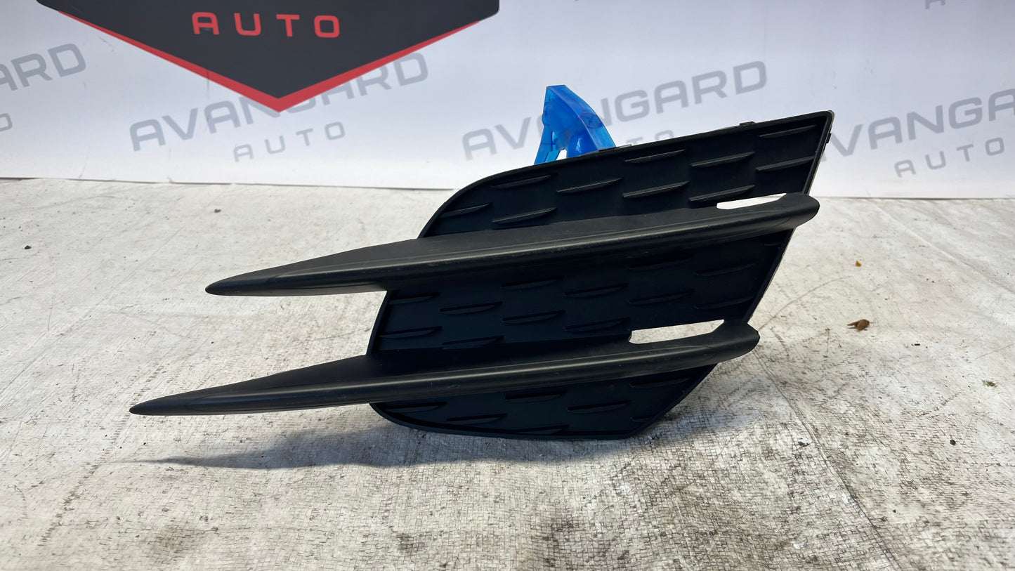 Mercedes A W177 решетка за десен халоген