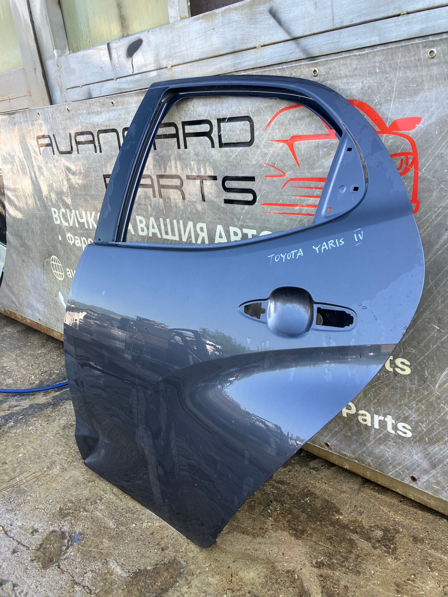 Задна лява врата за Toyota Yaris 4
