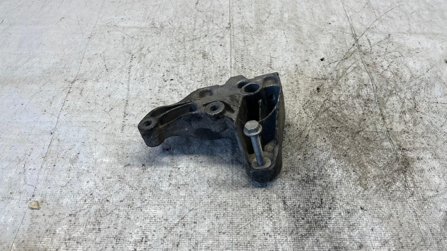 Audi A3 8P лапа за двигател