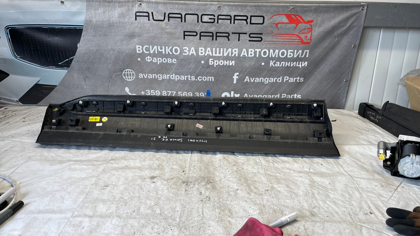 Hyundai Santa Fe 19- декоративна лайстна предна дясна врата
