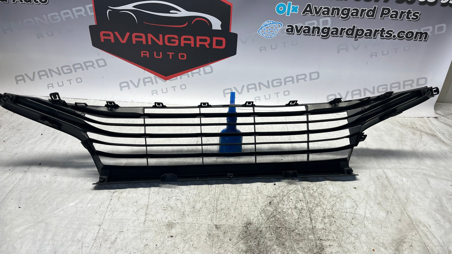 Toyota Yaris 15- предна решетка