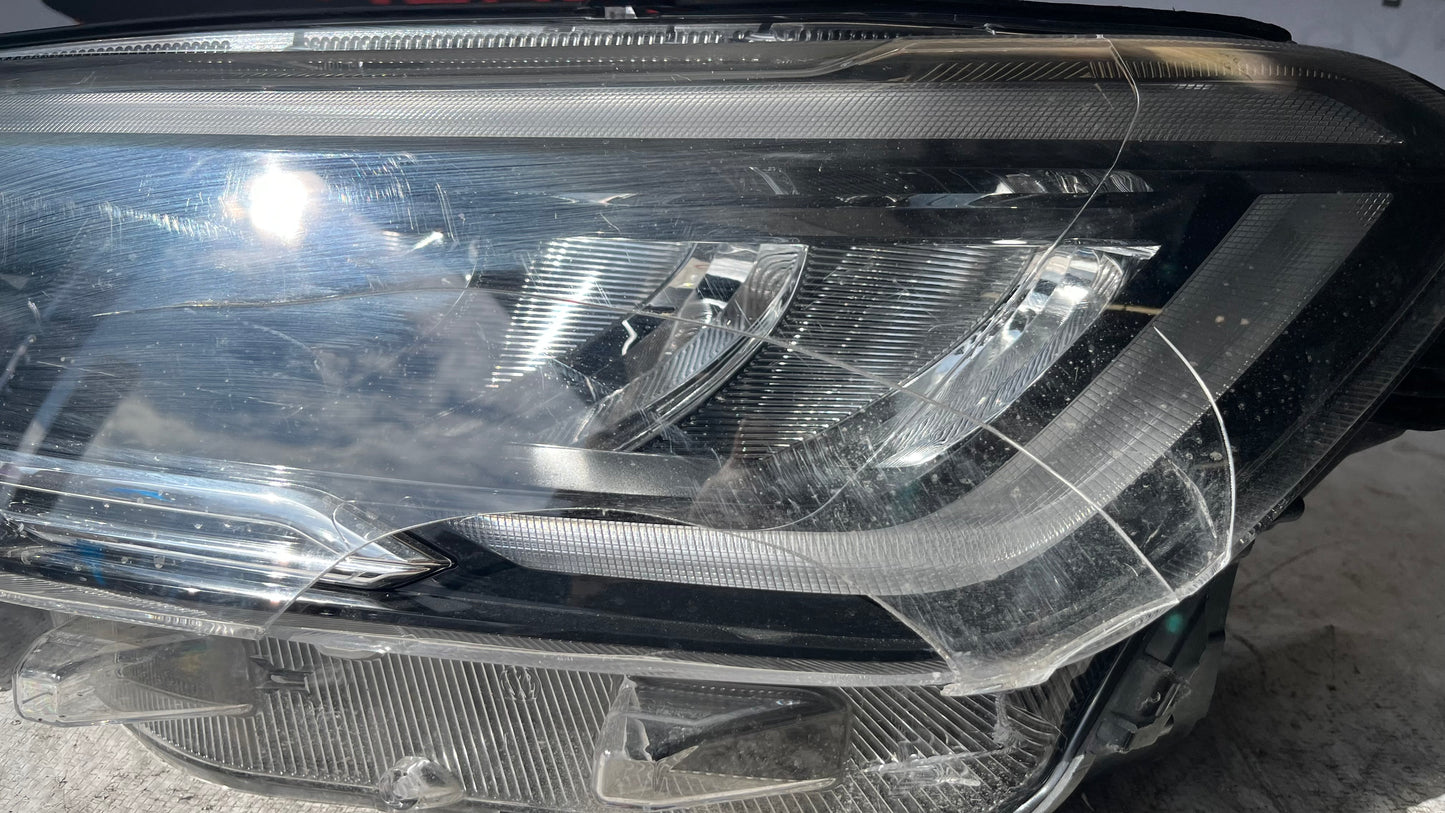 Volkswagen Taigo CS ляв фар