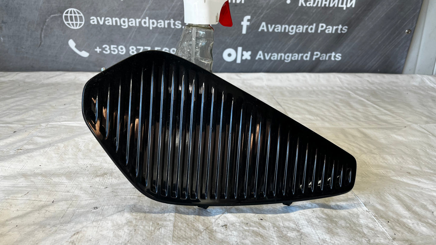Peugeot 5008 2 решетка за халоген лява