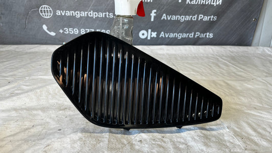 Peugeot 5008 2 решетка за халоген лява