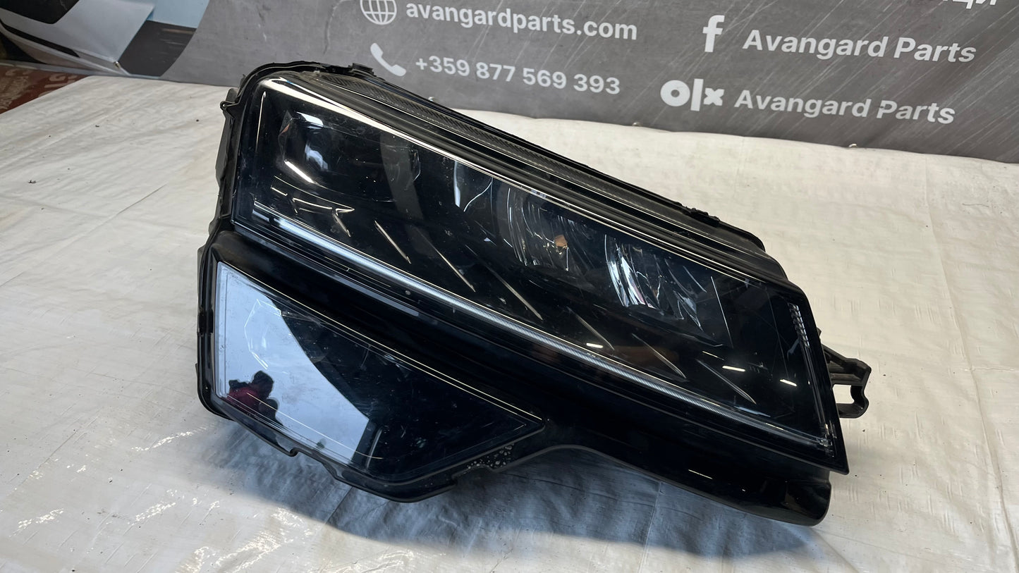 Skoda Karoq десен фар