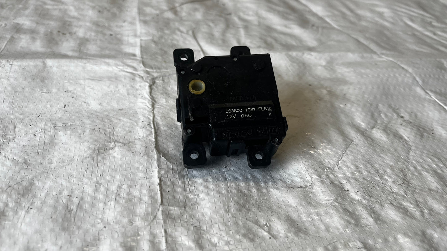 Toyota CHR моторче климатик