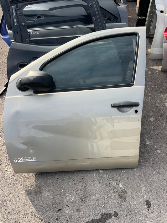 Врата Dacia Duster
