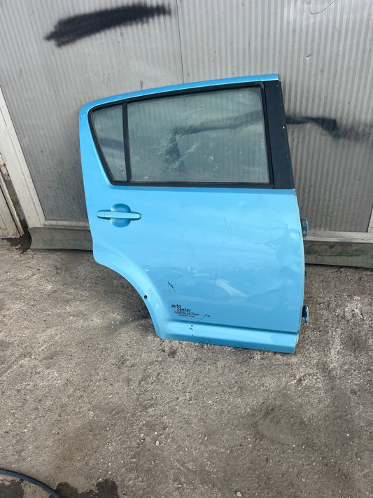 Врата Daihatsu Sirion,Subaru Justy 2008г.
