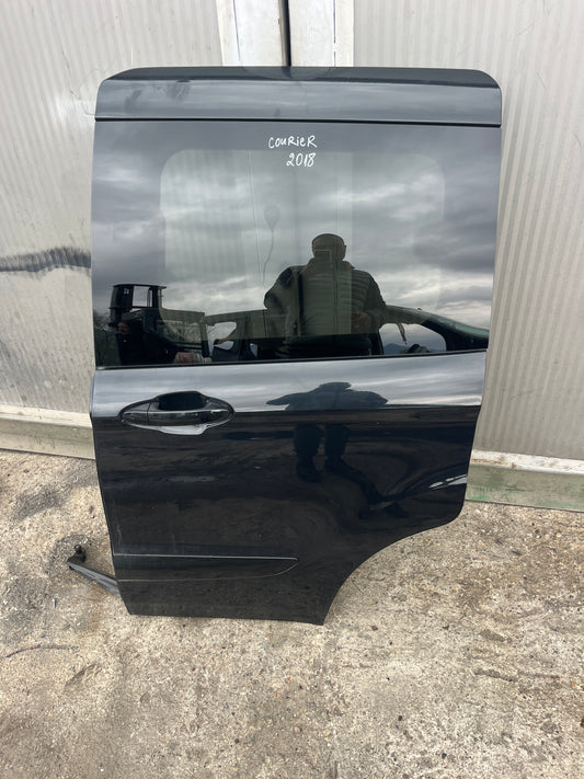 Врата Ford Courier 2018