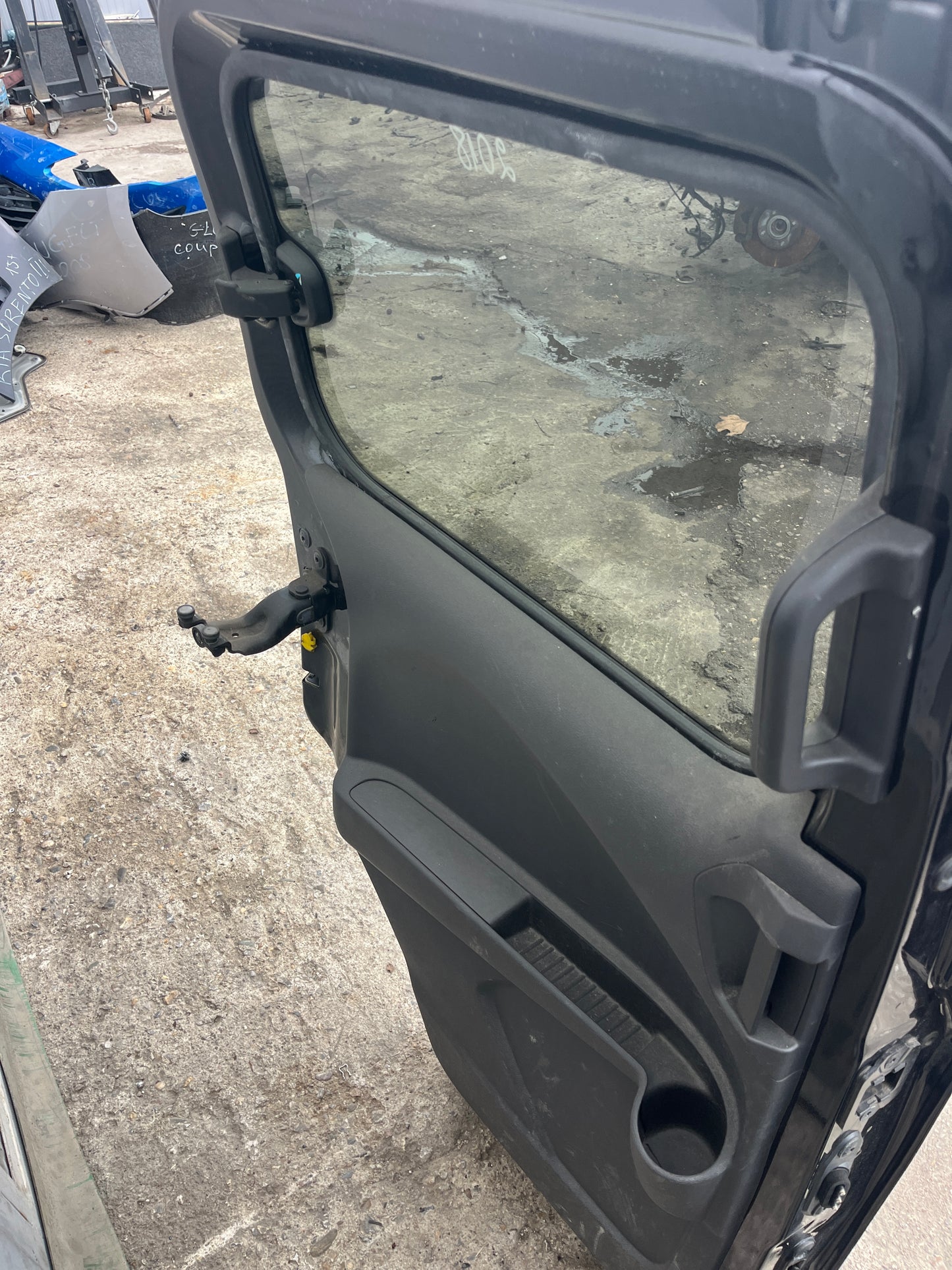 Врата Ford Courier 2018