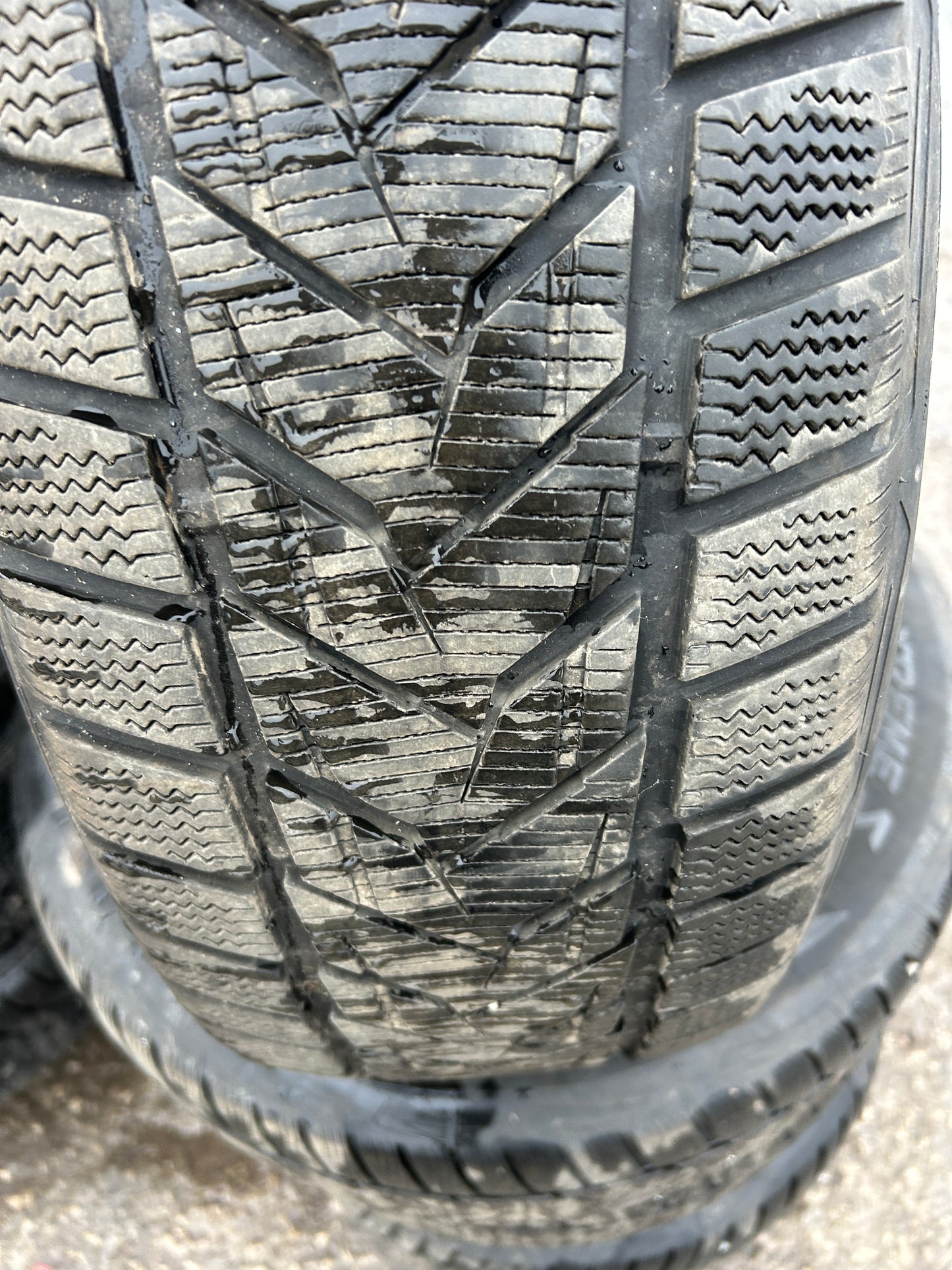 Гуми 225 60 17 Vredstein