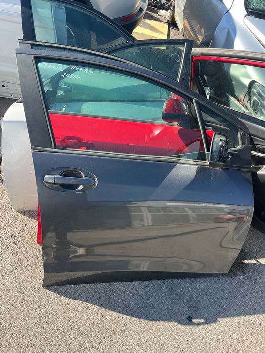 Врата и огледало Toyota Yaris 2020г