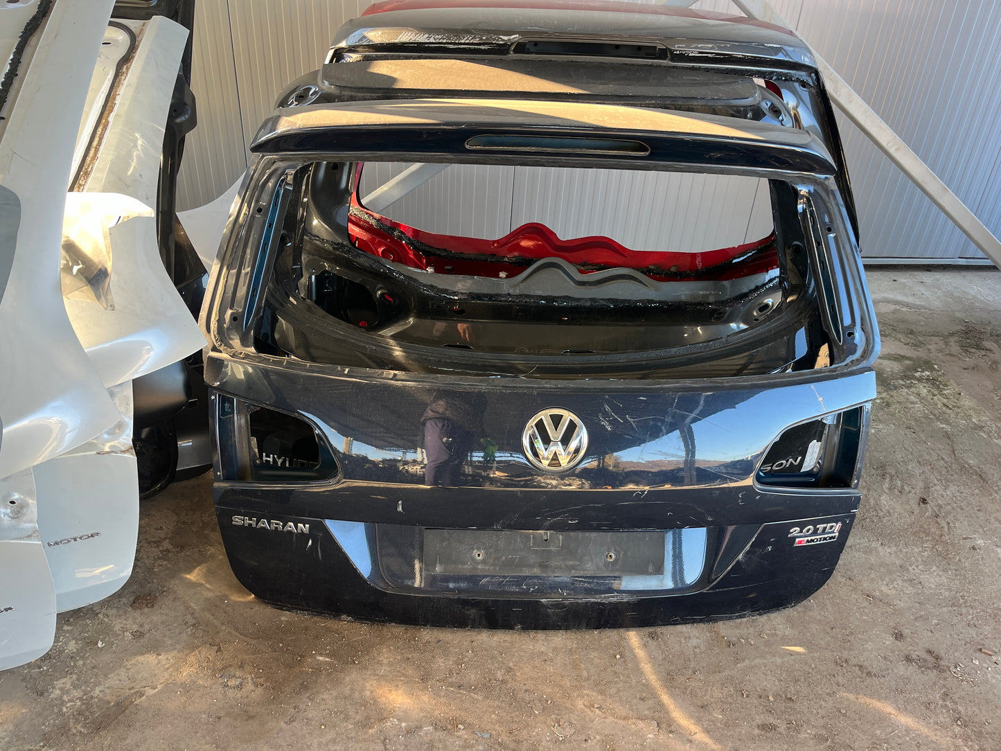 Капак,багажник VW Sharan 2011- 2бр