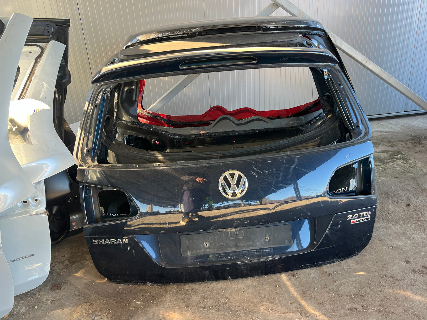 Капак,багажник VW Sharan 2011- 2бр