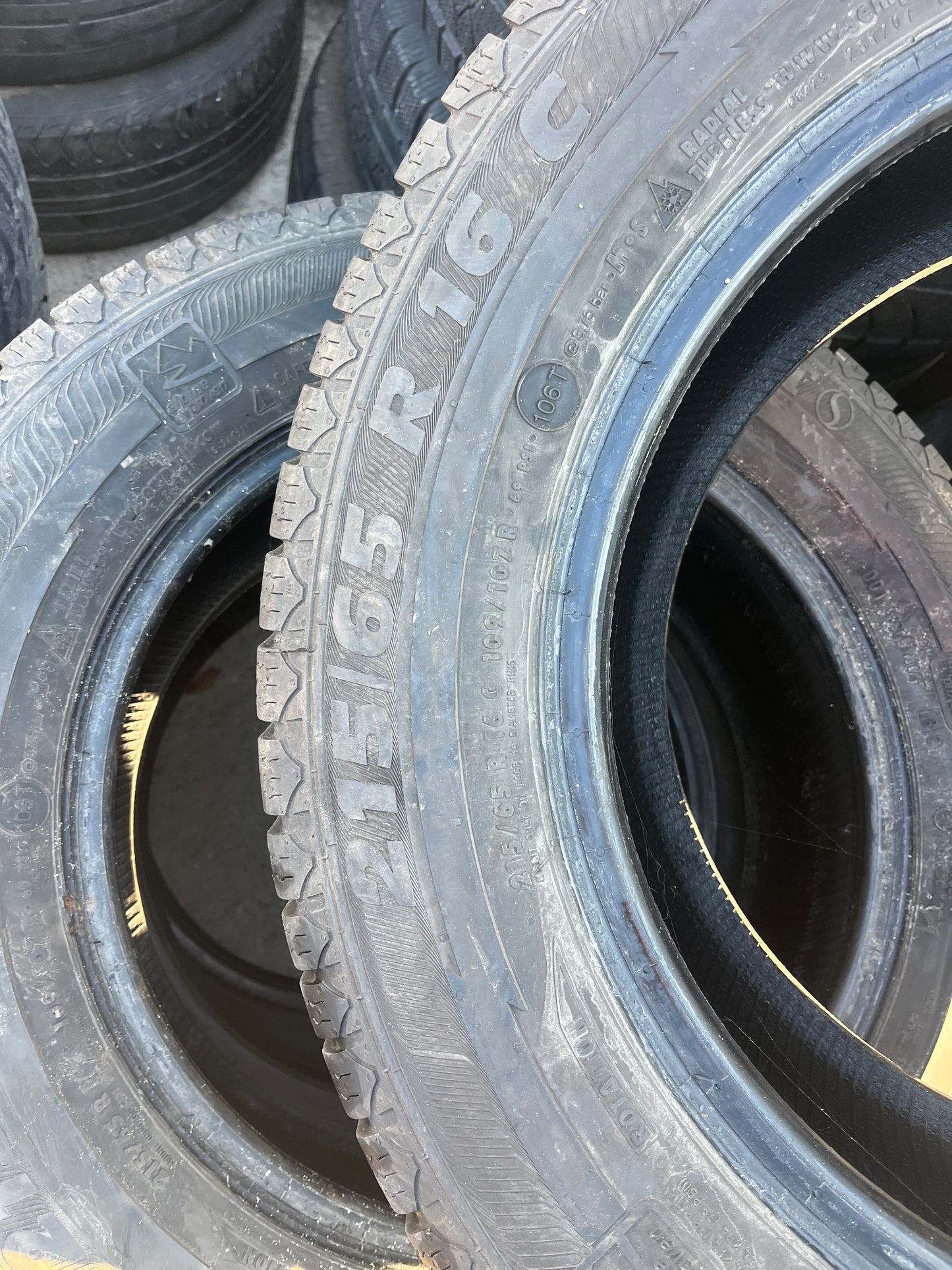 4 броя бусови гуми 215 65 16 C.Добро състояние!7 мм грайфер.2018г.
www.avangardparts.com