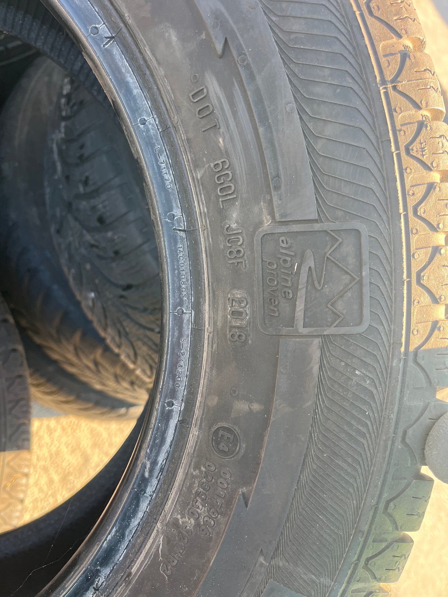 4 броя бусови гуми 215 65 16 C.Добро състояние!7 мм грайфер.2018г.
www.avangardparts.com