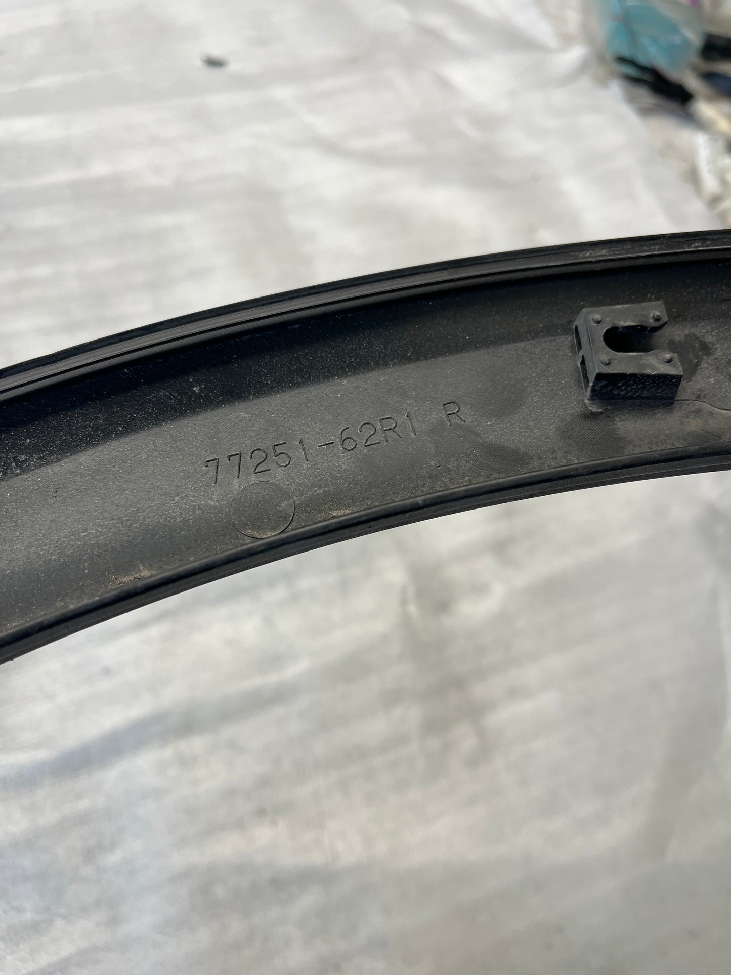 Вежда Suzuki Ignis 16-