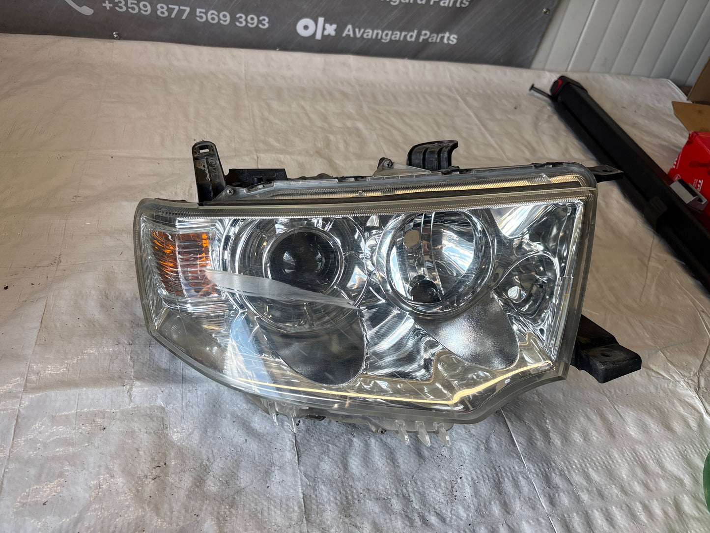 Десен фар Mitsubishi L200 2006-2015